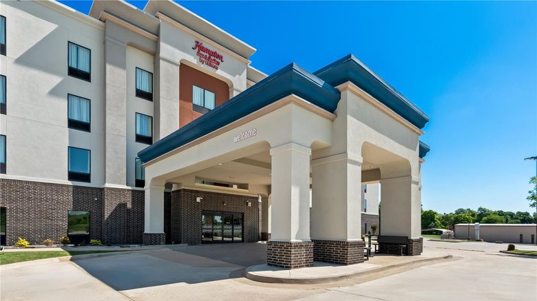 <b>Hampton Inn & Suites Pauls Valley Exterior</b>. Images powered by <a href="https://iceportal.shijigroup.com/" title="IcePortal" target="_blank">IcePortal</a>.