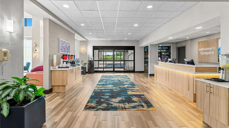 <b>Hampton Inn & Suites Pauls Valley Lobby</b>. Images powered by <a href="https://iceportal.shijigroup.com/" title="IcePortal" target="_blank">IcePortal</a>.