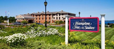 Hampton Inn & Suites Petoskey Exterior