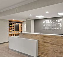 Hampton Inn & Suites Petoskey Lobby
