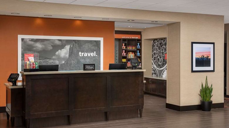 <b>Hampton Inn & Suites Phoenix Tempe Lobby</b>. Images powered by <a href="https://iceportal.shijigroup.com/" title="IcePortal" target="_blank">IcePortal</a>.