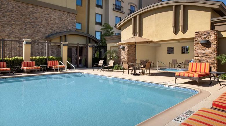 <b>Hampton Inn & Suites Phoenix Tempe Pool</b>. Images powered by <a href="https://iceportal.shijigroup.com/" title="IcePortal" target="_blank">IcePortal</a>.