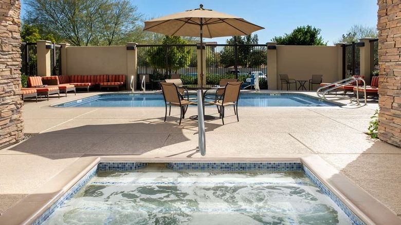 <b>Hampton Inn & Suites Phoenix Tempe Pool</b>. Images powered by <a href="https://iceportal.shijigroup.com/" title="IcePortal" target="_blank">IcePortal</a>.