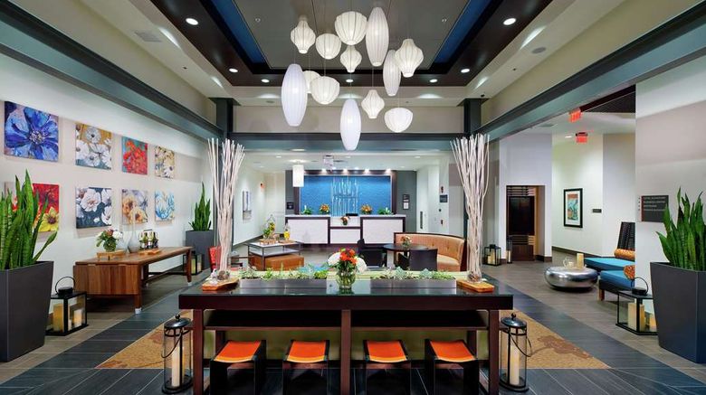 <b>Hilton Garden Inn Pittsburgh Downtown Lobby</b>. Images powered by <a href="https://iceportal.shijigroup.com/" title="IcePortal" target="_blank">IcePortal</a>.