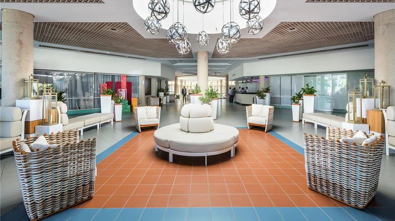 <b>Hilton Ponce Golf & Casino Resort Lobby</b>. Images powered by <a href="https://iceportal.shijigroup.com/" title="IcePortal" target="_blank">IcePortal</a>.