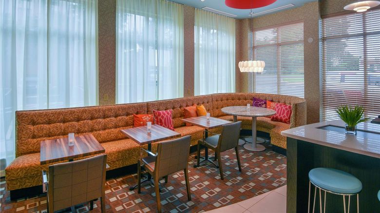 <b>Hilton Garden Inn Raleigh/Crabtree Valle Restaurant</b>. Images powered by <a href="https://iceportal.shijigroup.com/" title="IcePortal" target="_blank">IcePortal</a>.