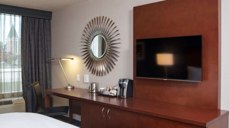 <b>Doubletree by Hilton Schenectady Room</b>. Images powered by <a href="https://iceportal.shijigroup.com/" title="IcePortal" target="_blank">IcePortal</a>.