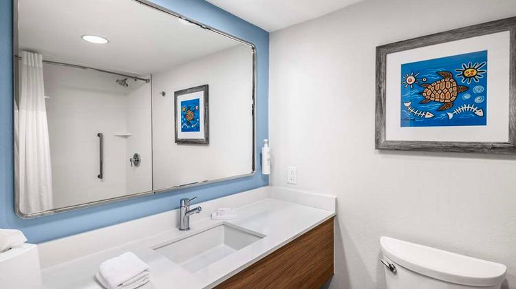 Hampton Inn & Suites San Juan Room