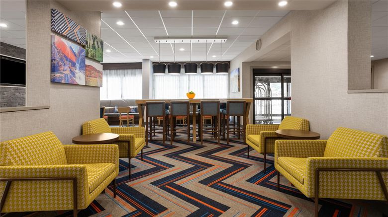 <b>Hampton Inn Somerset Lobby</b>. Images powered by <a href="https://iceportal.shijigroup.com/" title="IcePortal" target="_blank">IcePortal</a>.