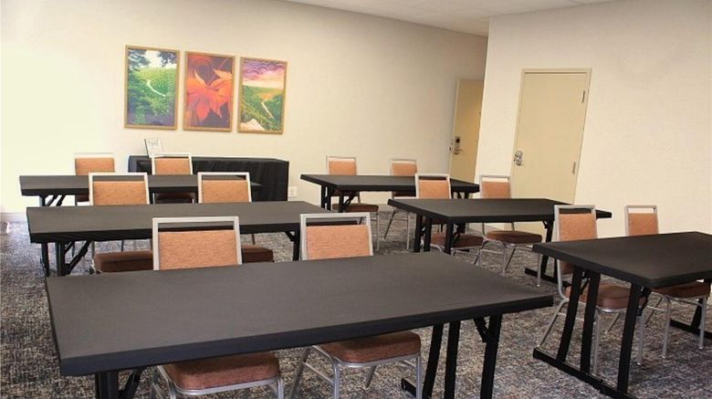 <b>Hampton Inn Summersville Meeting</b>. Images powered by <a href="https://iceportal.shijigroup.com/" title="IcePortal" target="_blank">IcePortal</a>.