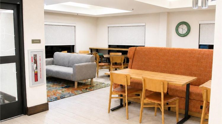 Hampton Inn Summersville Lobby