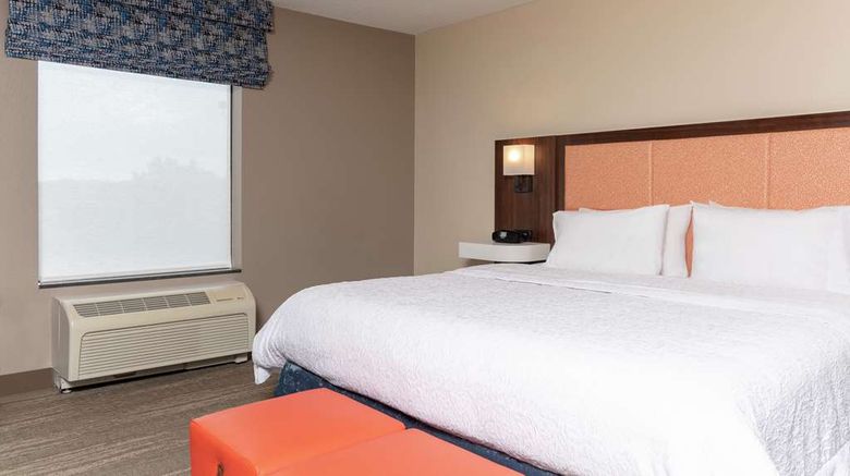 <b>Hampton Inn Warsaw Room</b>. Images powered by <a href="https://iceportal.shijigroup.com/" title="IcePortal" target="_blank">IcePortal</a>.
