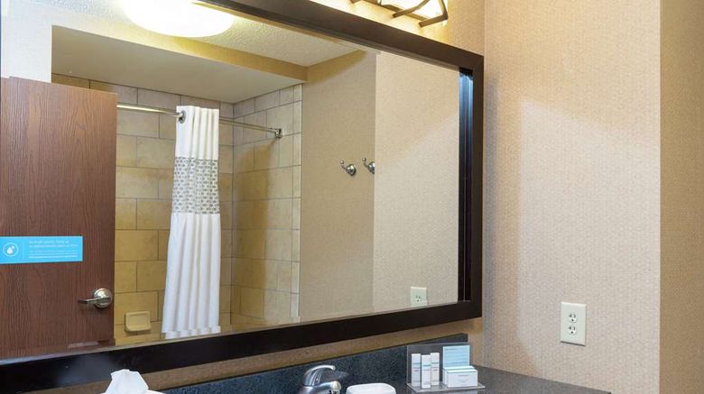 <b>Hampton Inn Warsaw Room</b>. Images powered by <a href="https://iceportal.shijigroup.com/" title="IcePortal" target="_blank">IcePortal</a>.