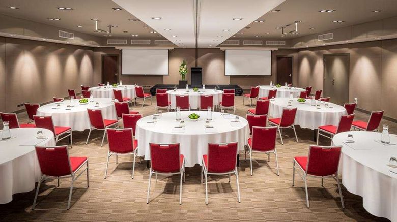 <b>DoubleTree by Hilton Hotel Queenstown Meeting</b>. Images powered by <a href="https://iceportal.shijigroup.com/" title="IcePortal" target="_blank">IcePortal</a>.