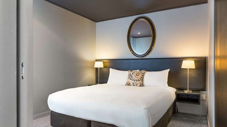 <b>DoubleTree by Hilton Hotel Queenstown Room</b>. Images powered by <a href="https://iceportal.shijigroup.com/" title="IcePortal" target="_blank">IcePortal</a>.