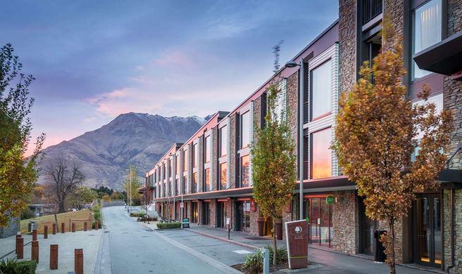 DoubleTree by Hilton Hotel Queenstown Exterior
