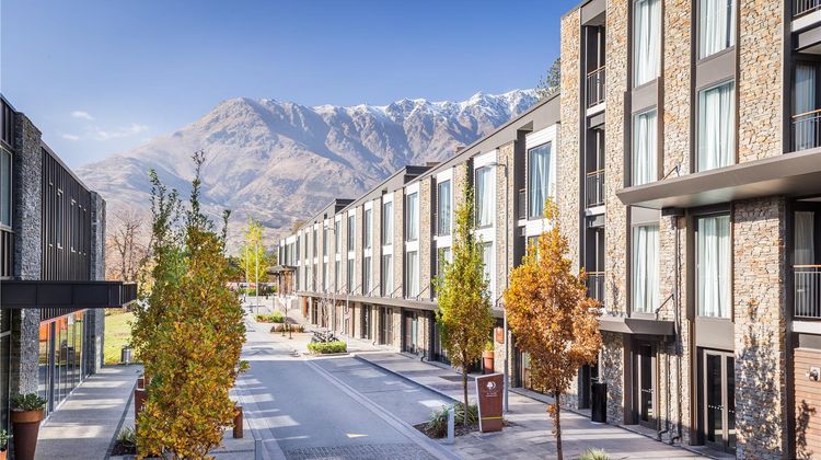 DoubleTree by Hilton Hotel Queenstown Exterior