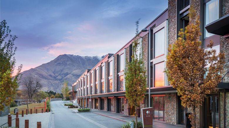 <b>DoubleTree by Hilton Hotel Queenstown Restaurant</b>. Images powered by <a href="https://iceportal.shijigroup.com/" title="IcePortal" target="_blank">IcePortal</a>.