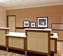Hampton Inn & Suites Downtown Lobby