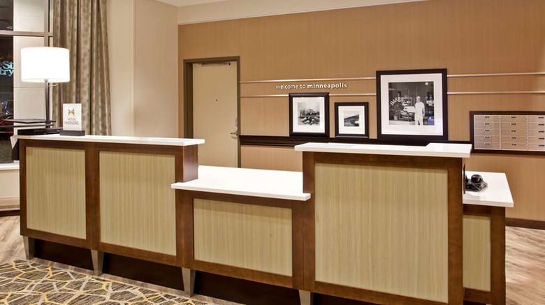 <b>Hampton Inn & Suites Downtown Lobby</b>. Images powered by <a href="https://iceportal.shijigroup.com/" title="IcePortal" target="_blank">IcePortal</a>.