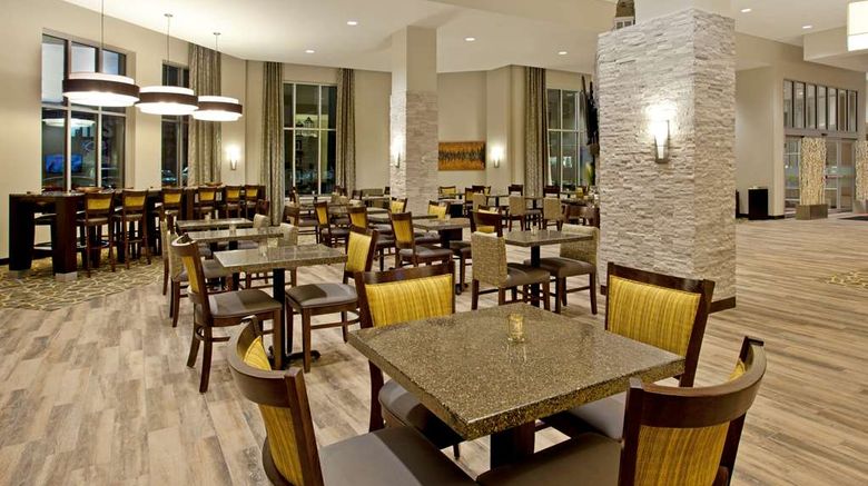 <b>Hampton Inn & Suites Downtown Lobby</b>. Images powered by <a href="https://iceportal.shijigroup.com/" title="IcePortal" target="_blank">IcePortal</a>.