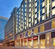 Hampton Inn & Suites Downtown Exterior