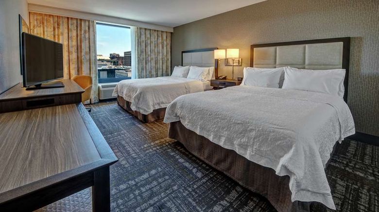 <b>Hampton Inn & Suites Downtown Room</b>. Images powered by <a href="https://iceportal.shijigroup.com/" title="IcePortal" target="_blank">IcePortal</a>.