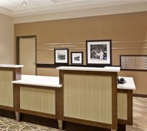 Hampton Inn & Suites Downtown Lobby