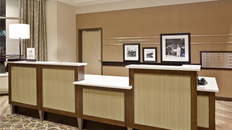 Hampton Inn & Suites Downtown Lobby