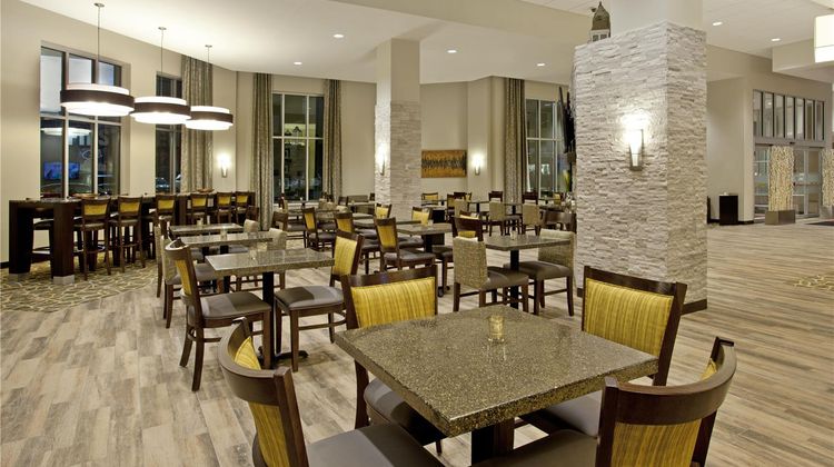 Hampton Inn & Suites Downtown Lobby