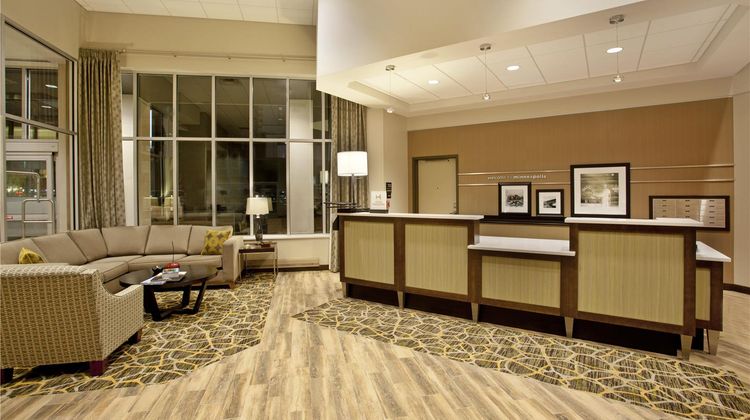 Hampton Inn & Suites Downtown Lobby
