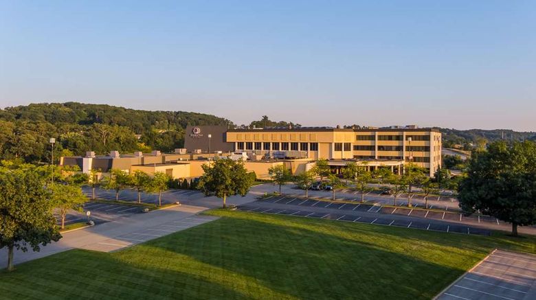 <b>DoubleTree Hilton Pittsburgh-Cranberry Exterior</b>. Images powered by <a href="https://iceportal.shijigroup.com/" title="IcePortal" target="_blank">IcePortal</a>.