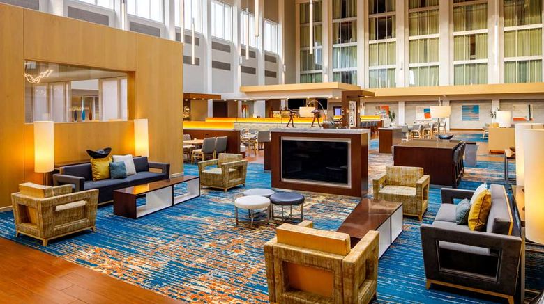 <b>DoubleTree Hilton Pittsburgh-Cranberry Lobby</b>. Images powered by <a href="https://iceportal.shijigroup.com/" title="IcePortal" target="_blank">IcePortal</a>.