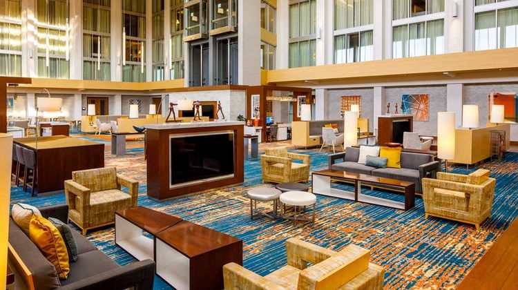 DoubleTree Hilton Pittsburgh-Cranberry Lobby