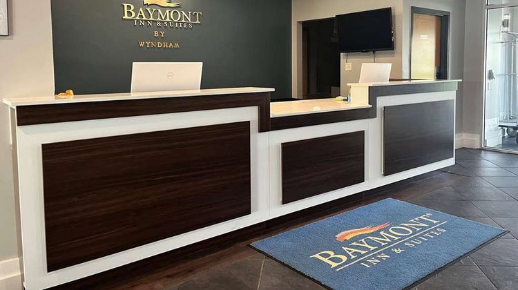 Baymont Inn & Suites Indianapolis NE Lobby