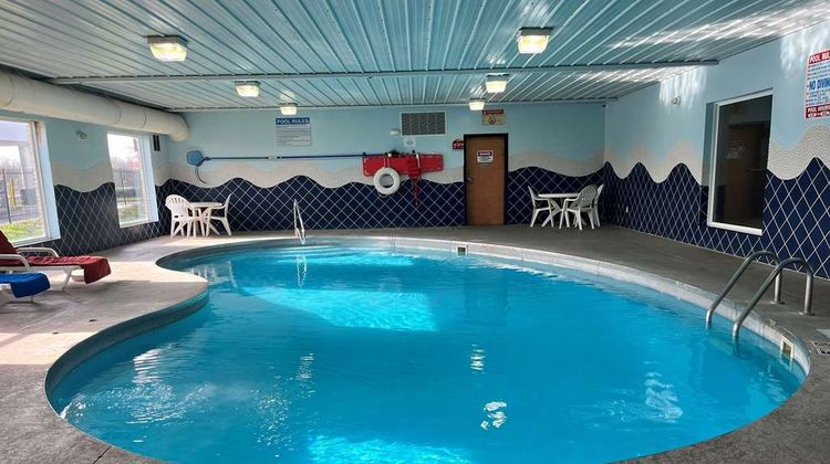 Baymont Inn & Suites Indianapolis NE Pool