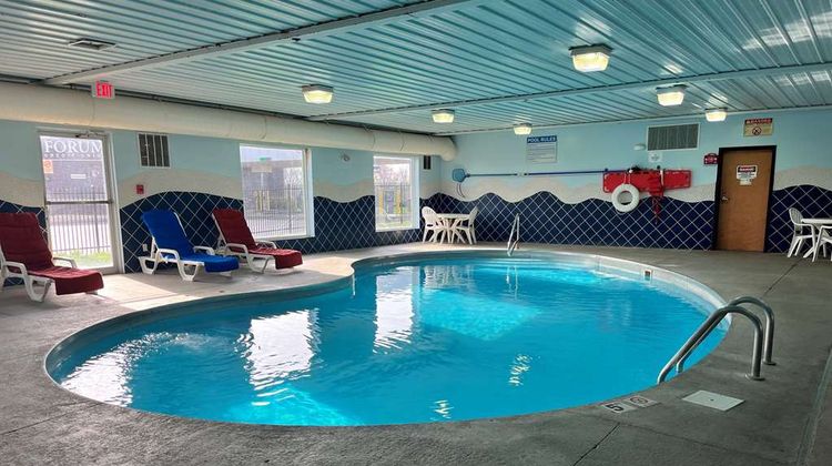 Baymont Inn & Suites Indianapolis NE Pool
