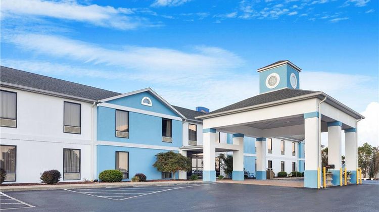 Baymont Inn & Suites Madisonville Exterior