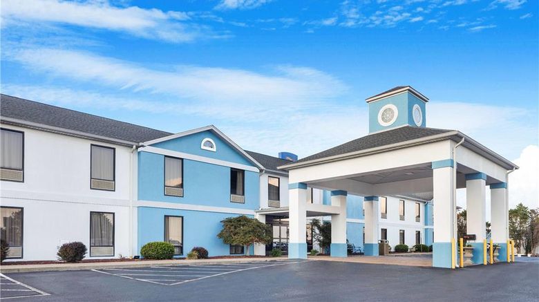 <b>Baymont Inn & Suites Madisonville Exterior</b>. Images powered by <a href="https://iceportal.shijigroup.com/" title="IcePortal" target="_blank">IcePortal</a>.