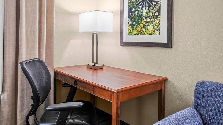 Baymont Inn & Suites Madisonville Room
