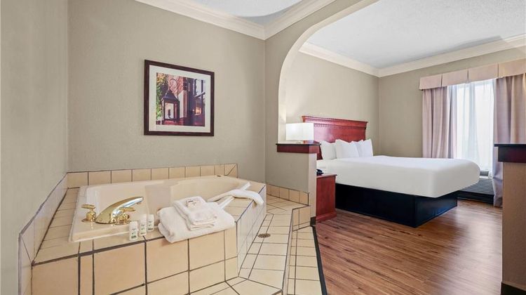 Baymont Inn & Suites Madisonville Room