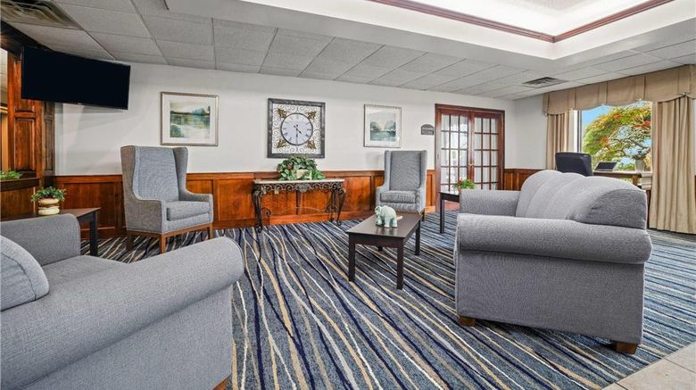 <b>Baymont Inn & Suites Madisonville Lobby</b>. Images powered by <a href="https://iceportal.shijigroup.com/" title="IcePortal" target="_blank">IcePortal</a>.