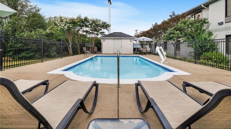 <b>Baymont Inn & Suites Madisonville Pool</b>. Images powered by <a href="https://iceportal.shijigroup.com/" title="IcePortal" target="_blank">IcePortal</a>.