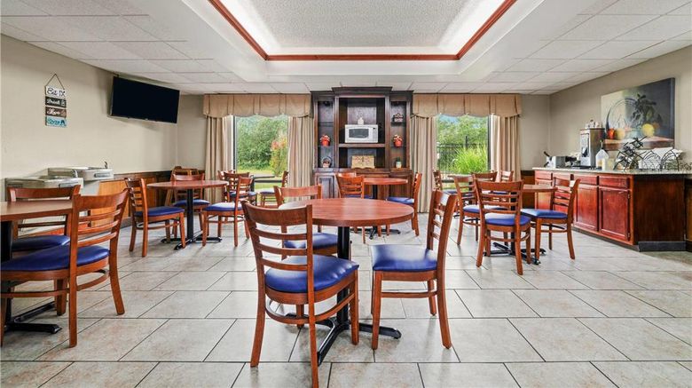 <b>Baymont Inn & Suites Madisonville Restaurant</b>. Images powered by <a href="https://iceportal.shijigroup.com/" title="IcePortal" target="_blank">IcePortal</a>.