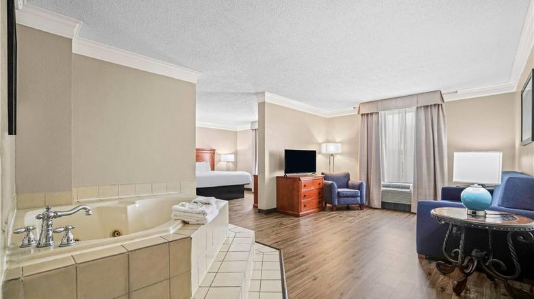 <b>Baymont Inn & Suites Madisonville Suite</b>. Images powered by <a href="https://iceportal.shijigroup.com/" title="IcePortal" target="_blank">IcePortal</a>.