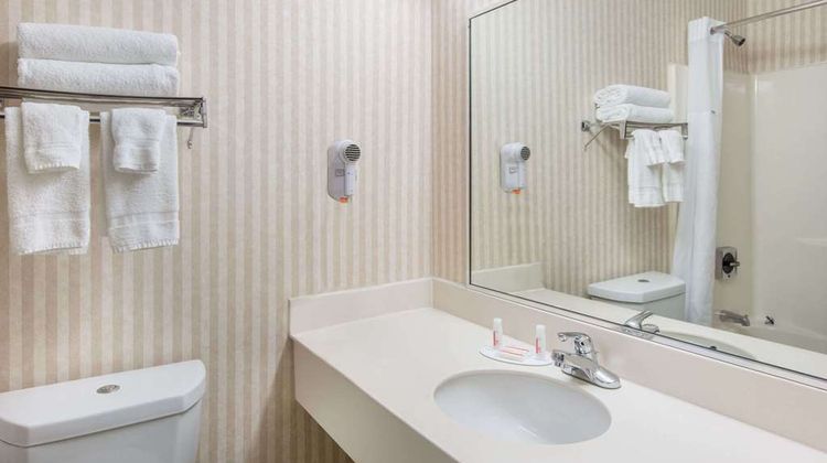 Baymont Inn & Suites Bartonsville Room
