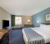 Baymont Inn & Suites Bartonsville Room