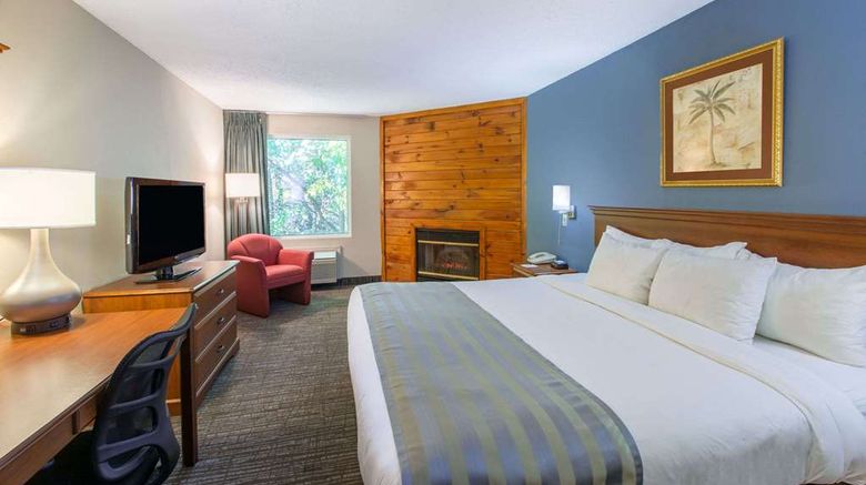 <b>Baymont Inn & Suites Bartonsville Suite</b>. Images powered by <a href="https://iceportal.shijigroup.com/" title="IcePortal" target="_blank">IcePortal</a>.