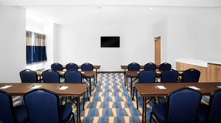 Microtel Inn & Suites by Wyndham Naples Meeting