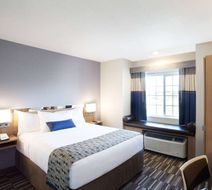 Microtel Inn & Suites by Wyndham Naples Room